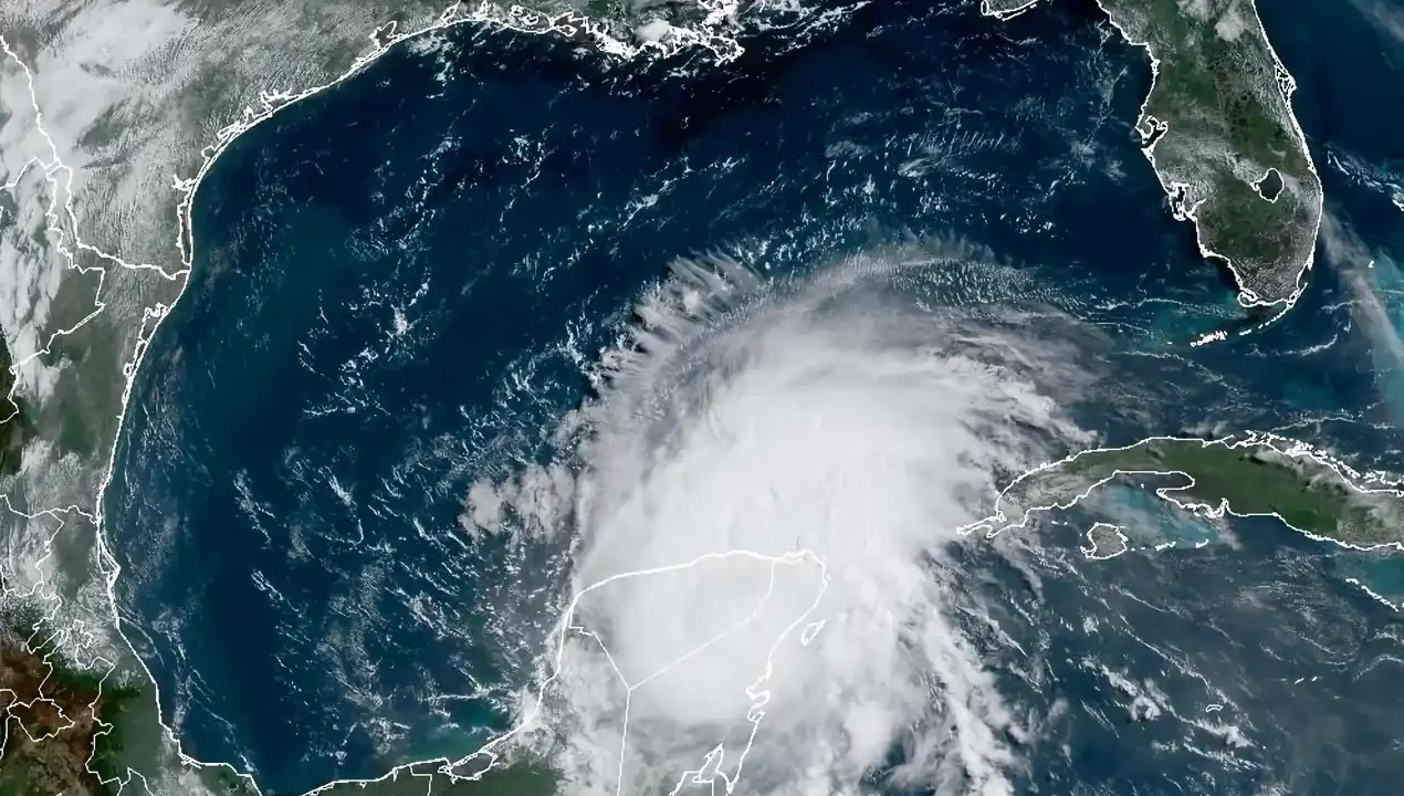 Huracán Beryl toca tierra en Tulum; no hay reporte de víctimas