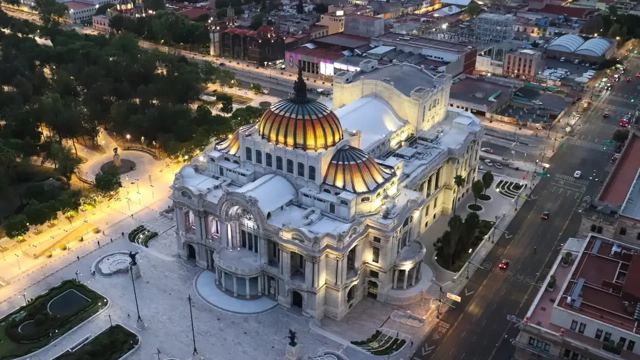 Economía mexicana se desacelerará y Trump es factor de riesgo, alerta Fitch