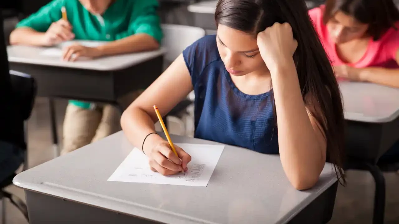 Claudia Sheinbaum reitera su postura de desaparecer examen de la Comipems