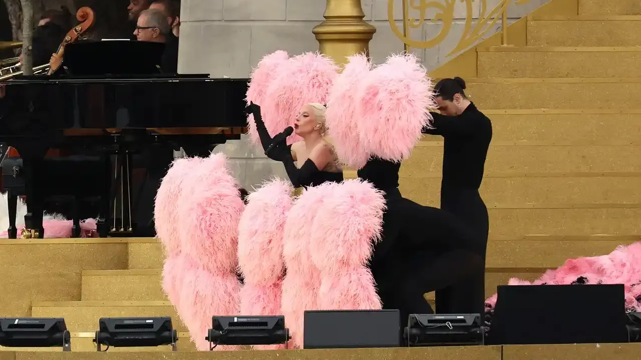 Lady Gaga pone el cabaret en los Juegos Olímpicos de París
