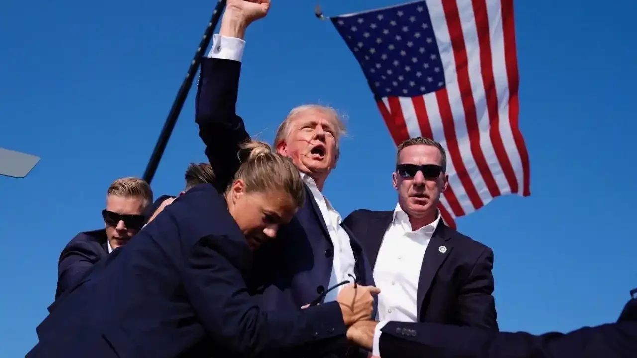 Trump herido, pero ‘a salvo’, tras un tiroteo en un mitin en Pensilvania con dos muertos