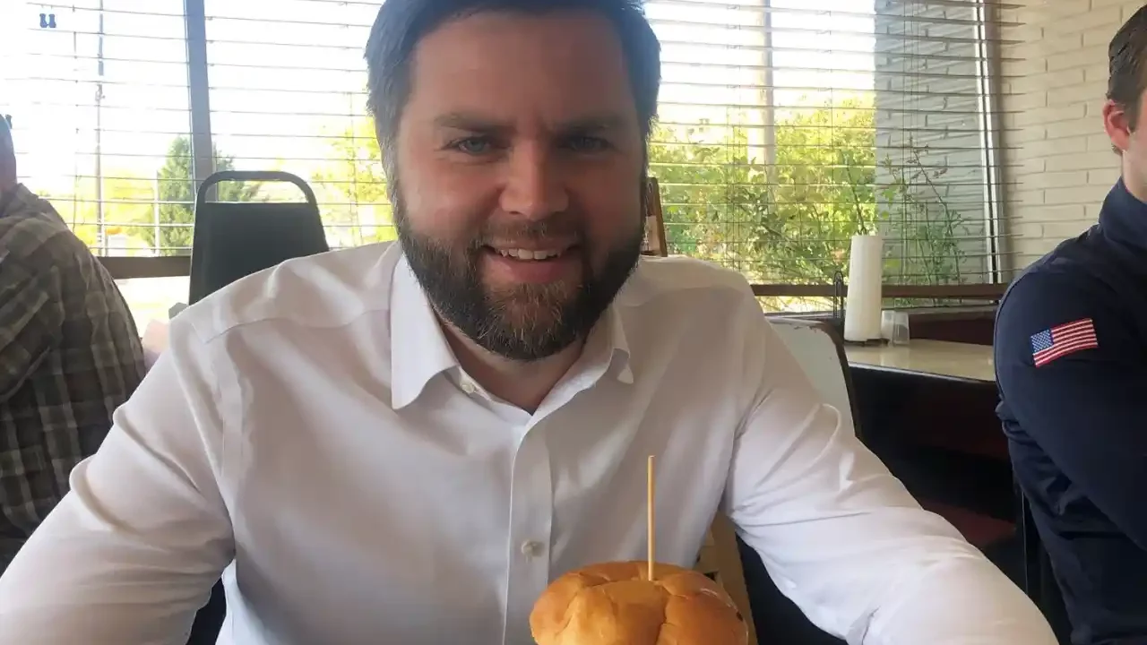 J.D. Vance comparó una vez a Trump con Hitler, pero ahora son compañeros de fórmula