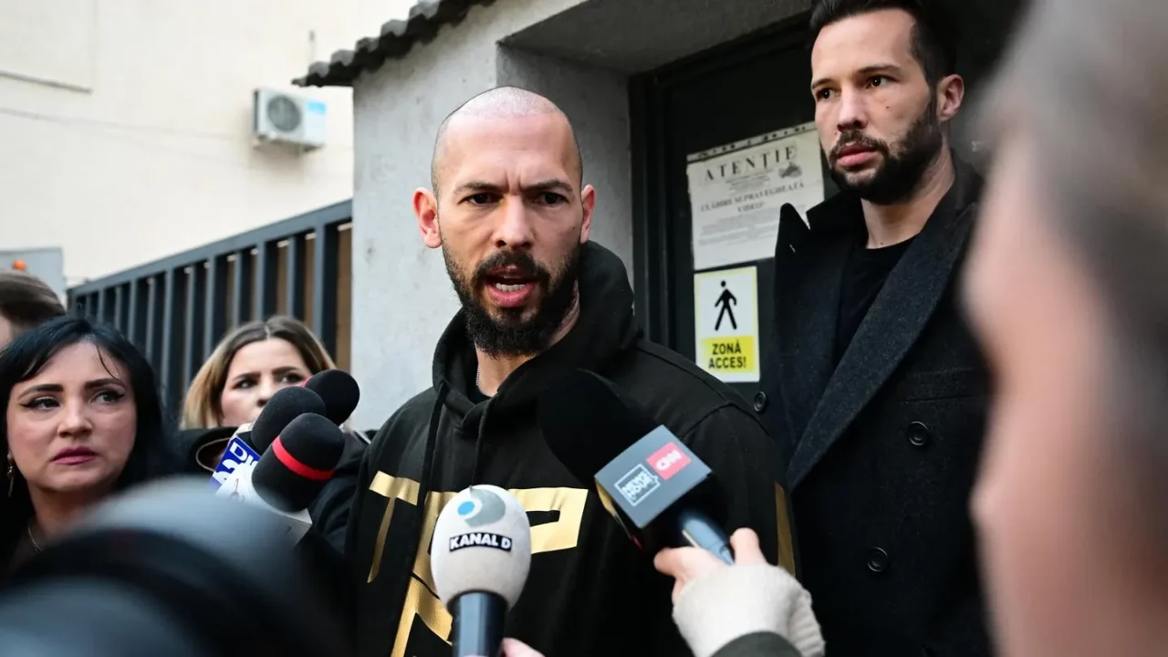 Influencer Andrew Tate fue puesto bajo arresto domiciliario en Rumania, según informes