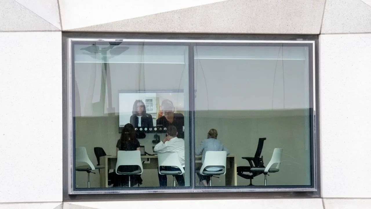 Jefes admiten que cambios en oficinas tienen como objetivo hacer que la gente renuncie: encuesta