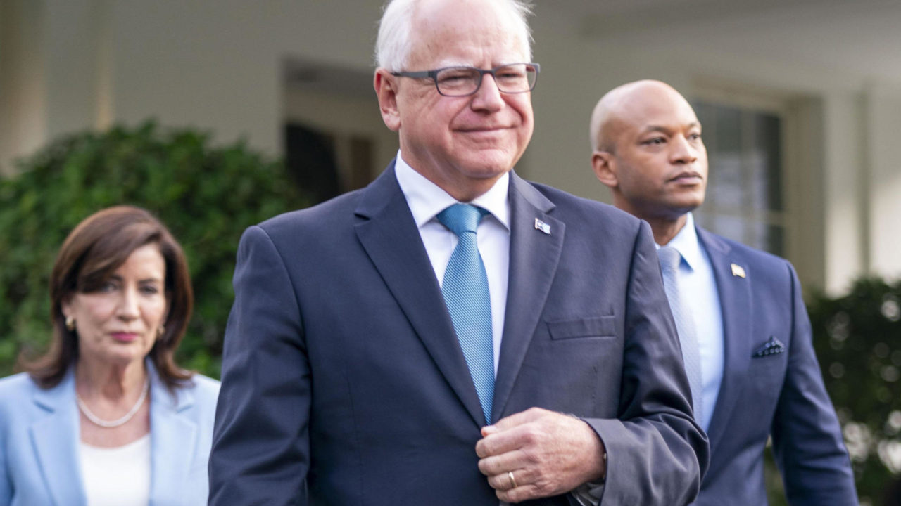 Harris elige a gobernador de Minnesota Tim Walz como compañero de fórmula presidencial