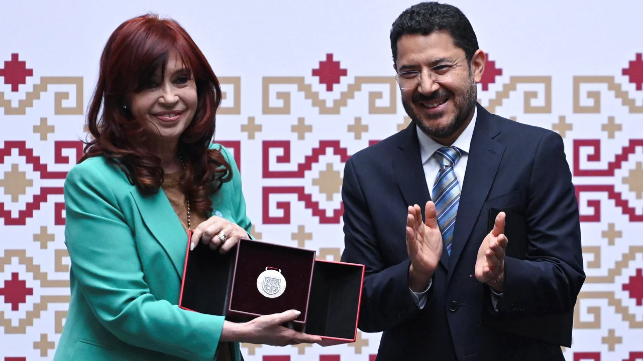 México se convirtió en un ‘faro’ político con AMLO: Cristina Fernández
