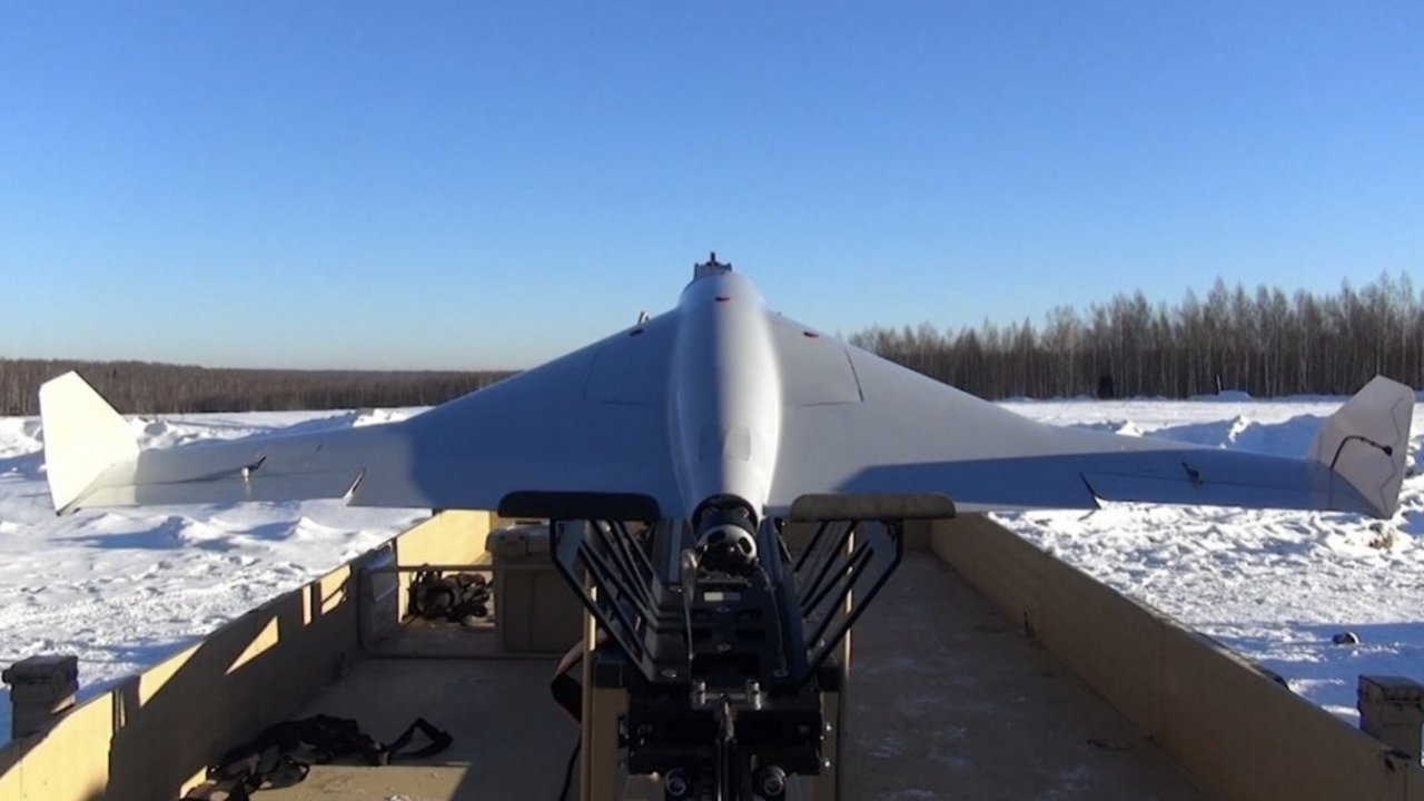 Tras ataque de Ucrania, ministro de defensa ruso recibe suministro de drones kamikaze KUB