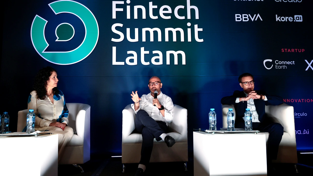 Fintech piden regular inteligencia artificial en Latinoamérica sin frenar innovación