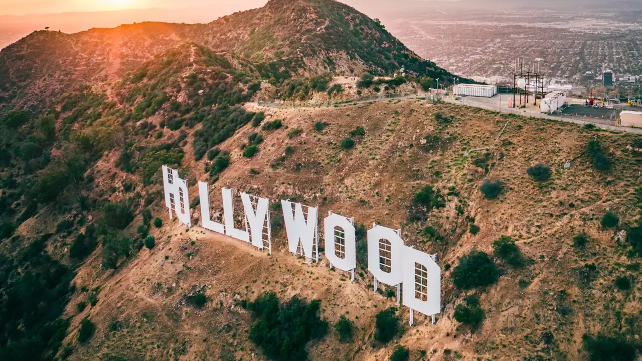 Sindicato de Hollywood llega a acuerdo para que anunciantes repliquen voces de actores con IA