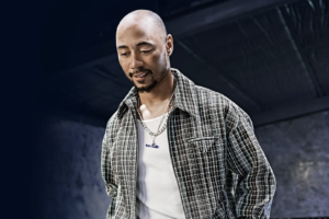 Power Alley: “A veces, simplemente quieres pasar el rato, poner algo de música y jugar un par de juegos”, dice Mookie Betts, quien ha competido en la Serie Mundial de Bolos y ha logrado varios juegos perfectos. Ethan Pines para Forbes.