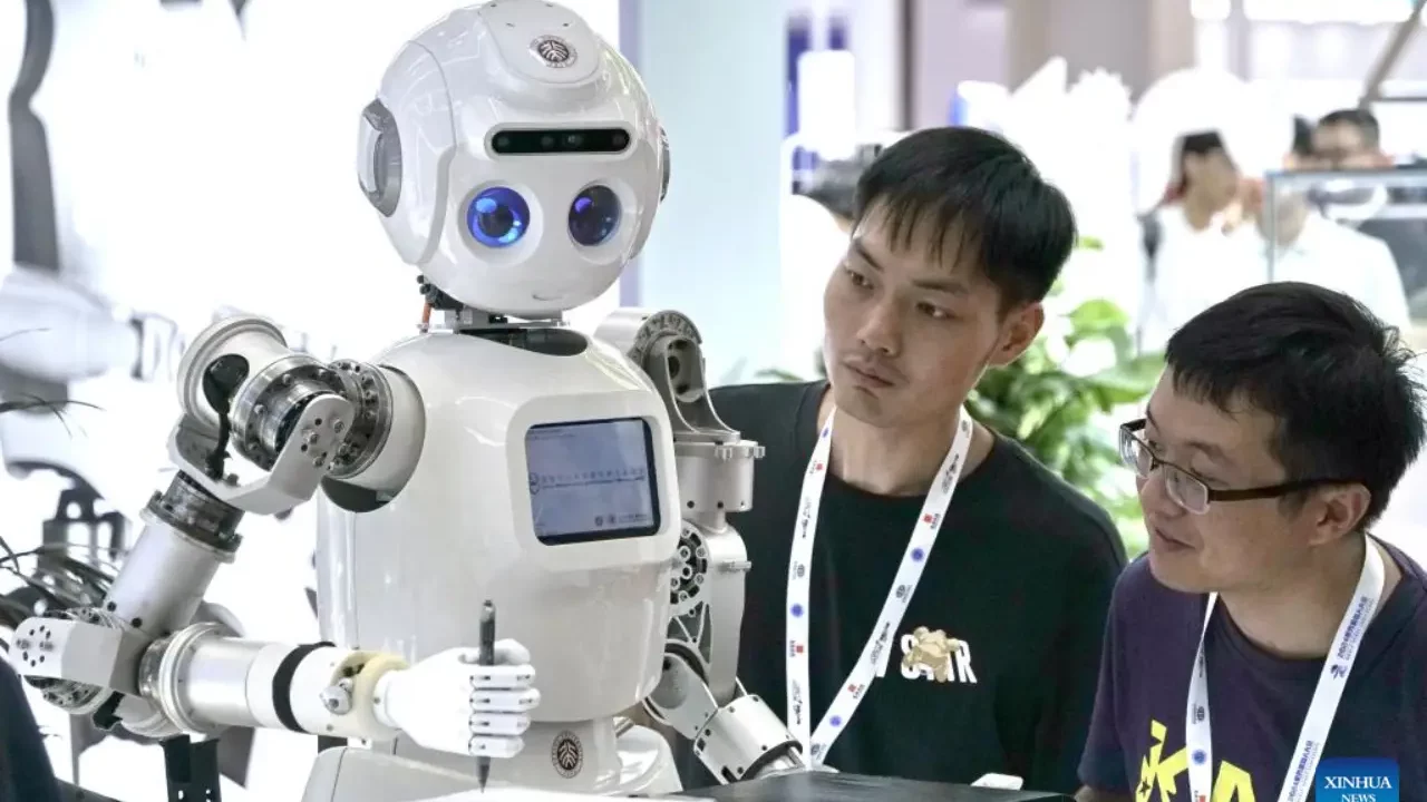 Conferencia Mundial de Robótica en China destaca el rostro cambiante de la industria de robots humanoides