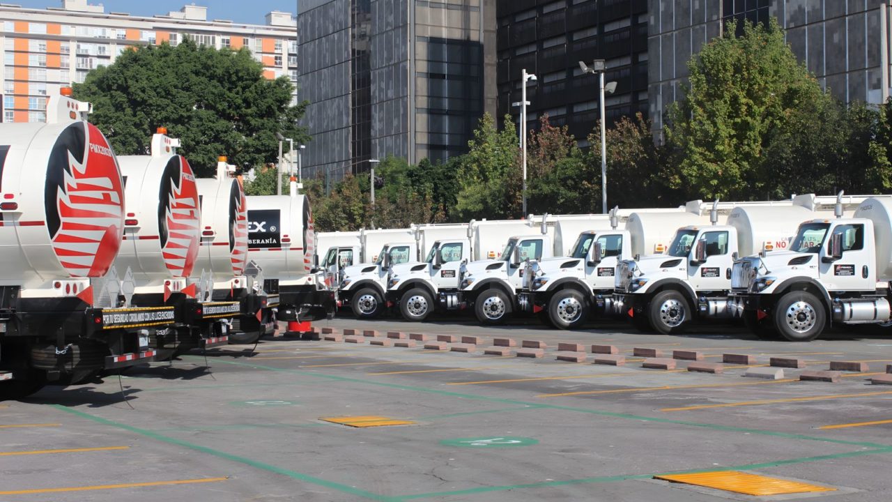 Pemex aumenta 117% su parque de pipas