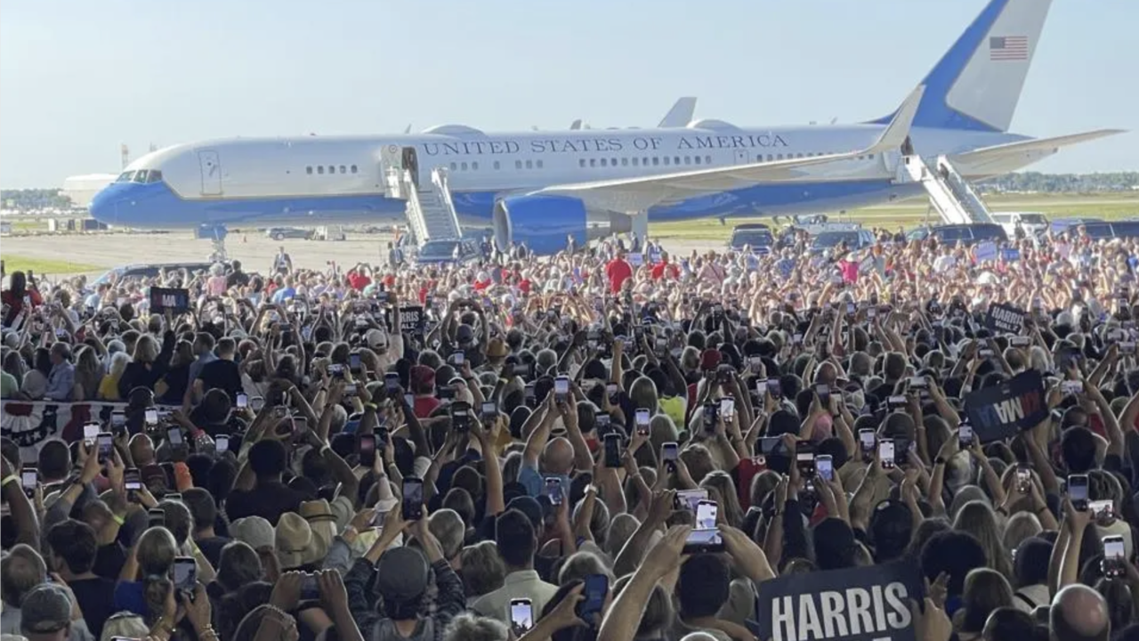 Trump afirma que la multitud que asistió al mitin de Harris en Michigan era ‘falsa’ y generada por IA