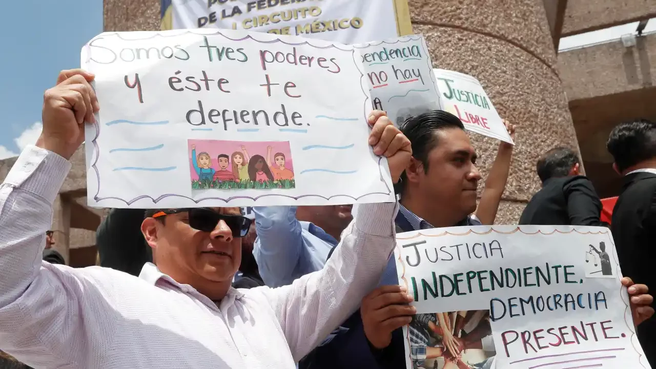 Analistas privados advierten aumento en primas de riesgo por reformas constitucionales