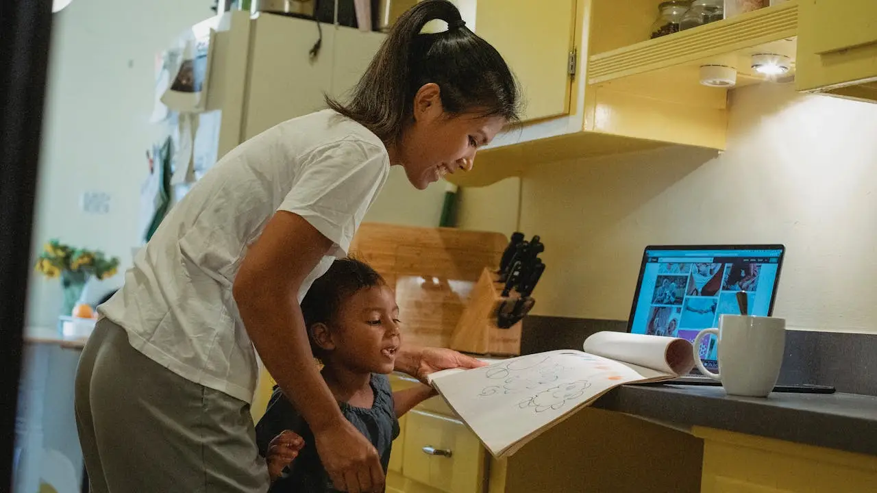 Horarios escolares y de oficina deben empatar para beneficiar a mujeres: Mamá Godín