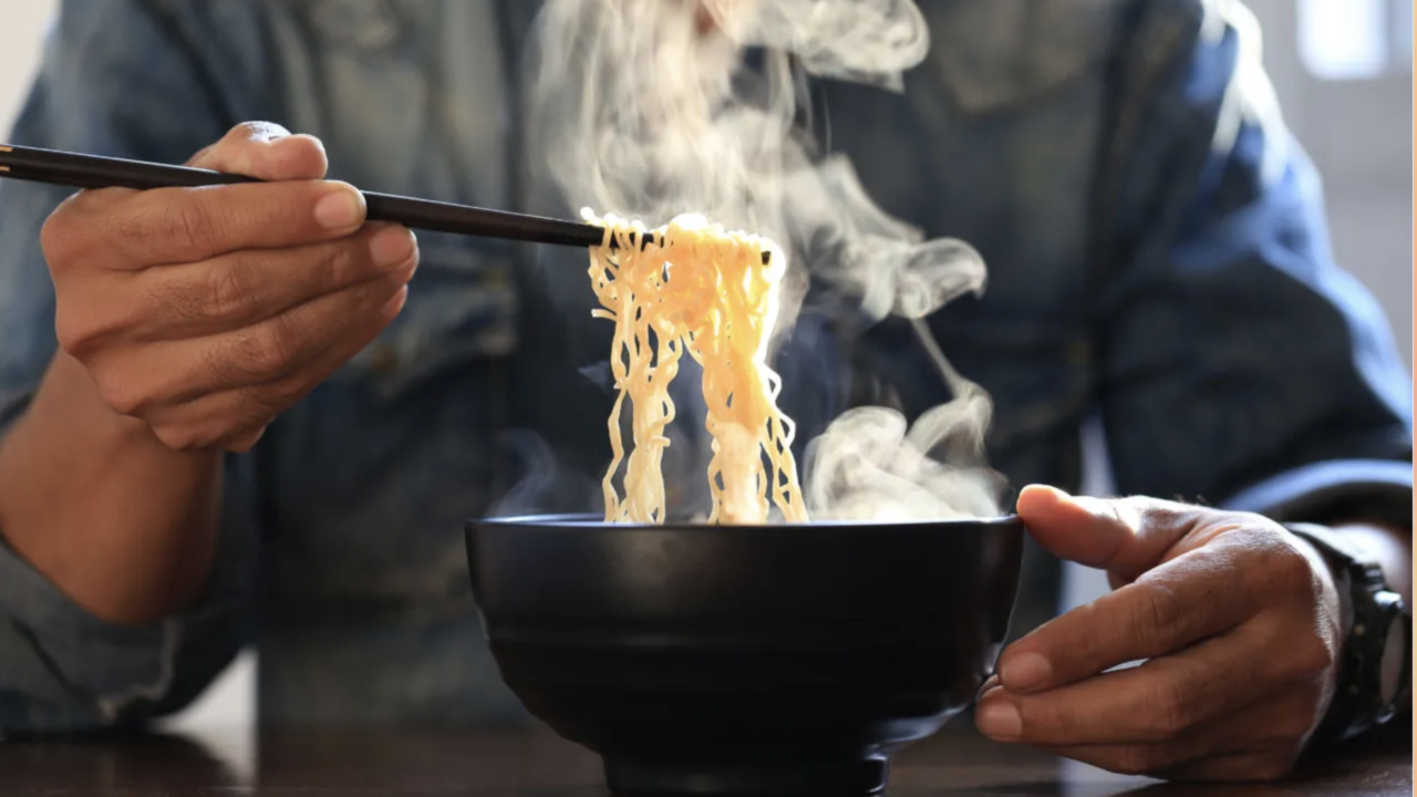 Korean Air dejará ofrecer fideos instantáneos: turbulencias causan quemaduras a pasajeros