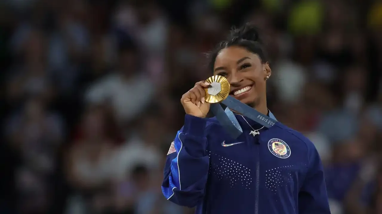París 2024: gimnasta Simone Biles se sienta a la mesa de Latynina y Caslavska