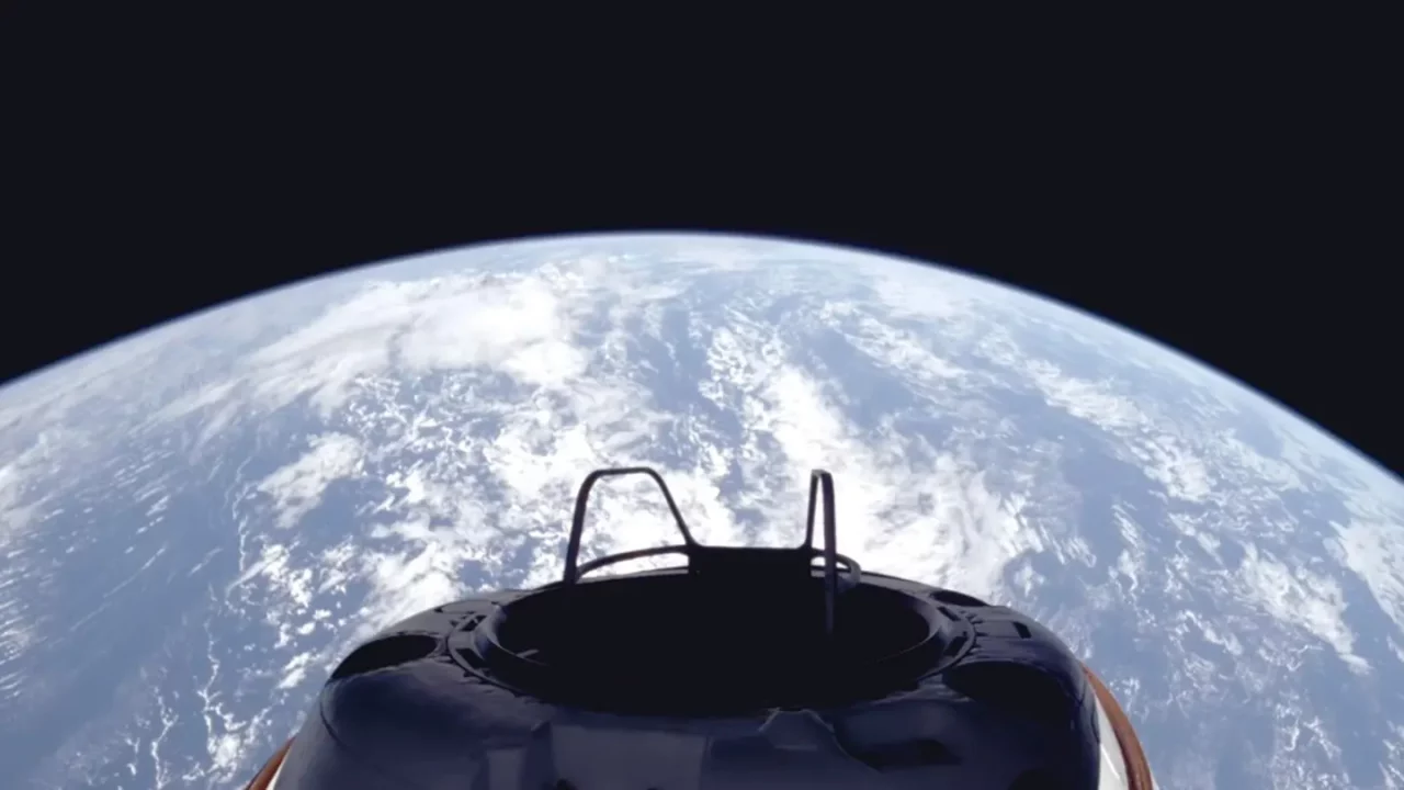 SpaceX completa la primera caminata espacial privada con el multimillonario Jared Isaacman