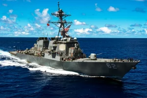Un barco de la Marina de Estados Unidos en el mar. Getty Y Combinator sector defensa