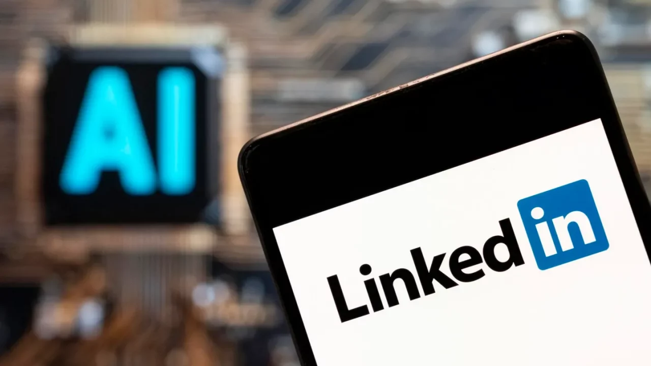 LinkedIn está usando tus datos para entrenar a Microsoft, OpenAI y sus propios modelos de IA: aquí te decimos cómo desactivarlo