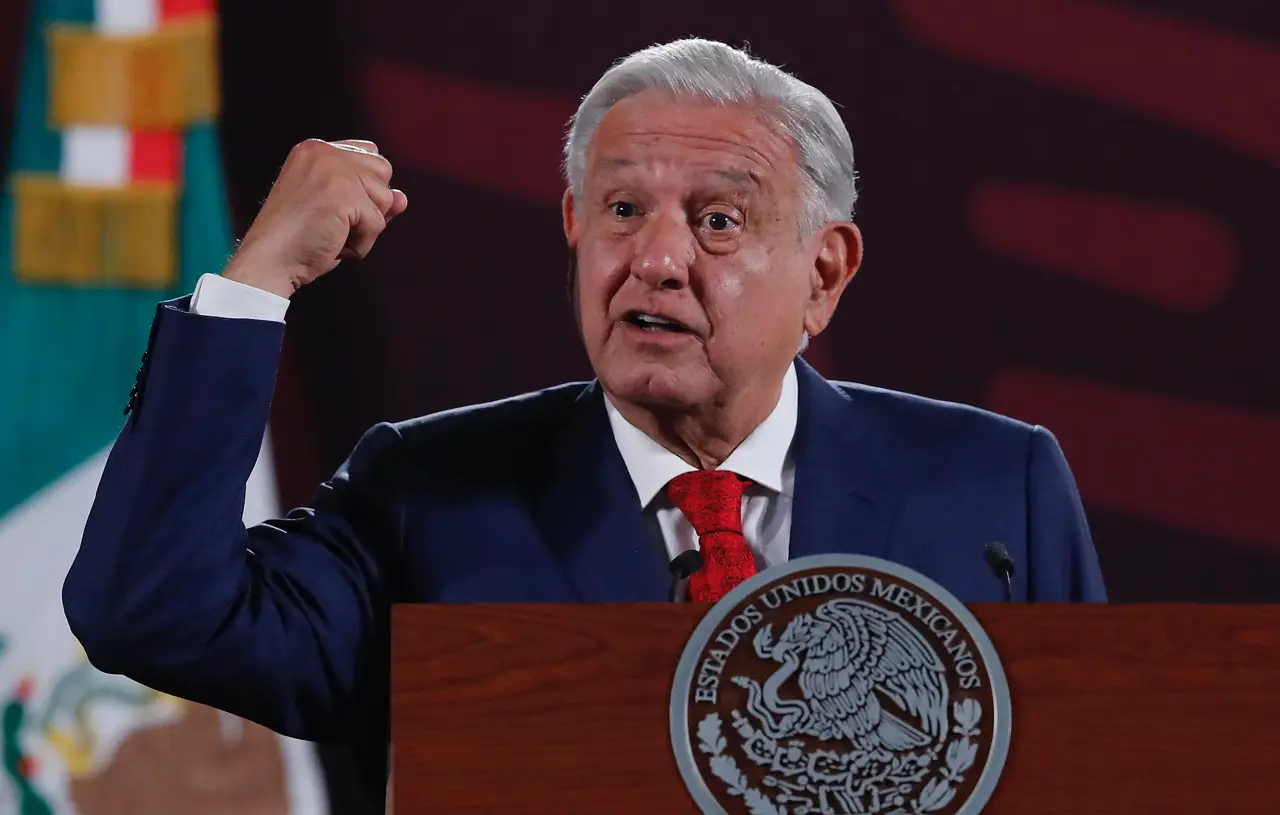 AMLO renuncia a su militancia en Morena y afirma que está ‘muy contento’ con la nueva dirigencia