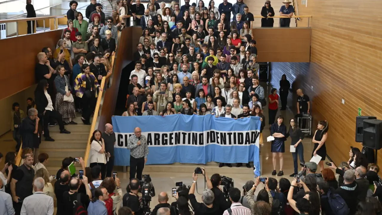 Festival de San Sebastián protesta contra recortes de Milei al cine: ‘Pasaremos de 26 a cero películas argentinas’