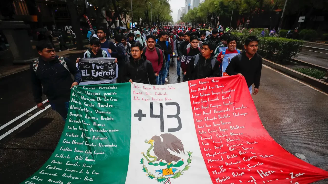 Sheinbaum afirma que renuncia de abogado no cambia relación con familiares de Ayotzinapa