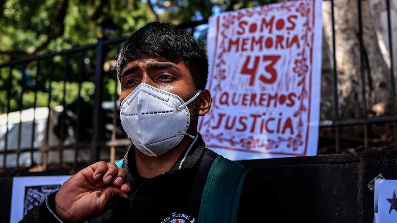 Corte ordena a FGR hacer público expediente de caso Ayotzinapa