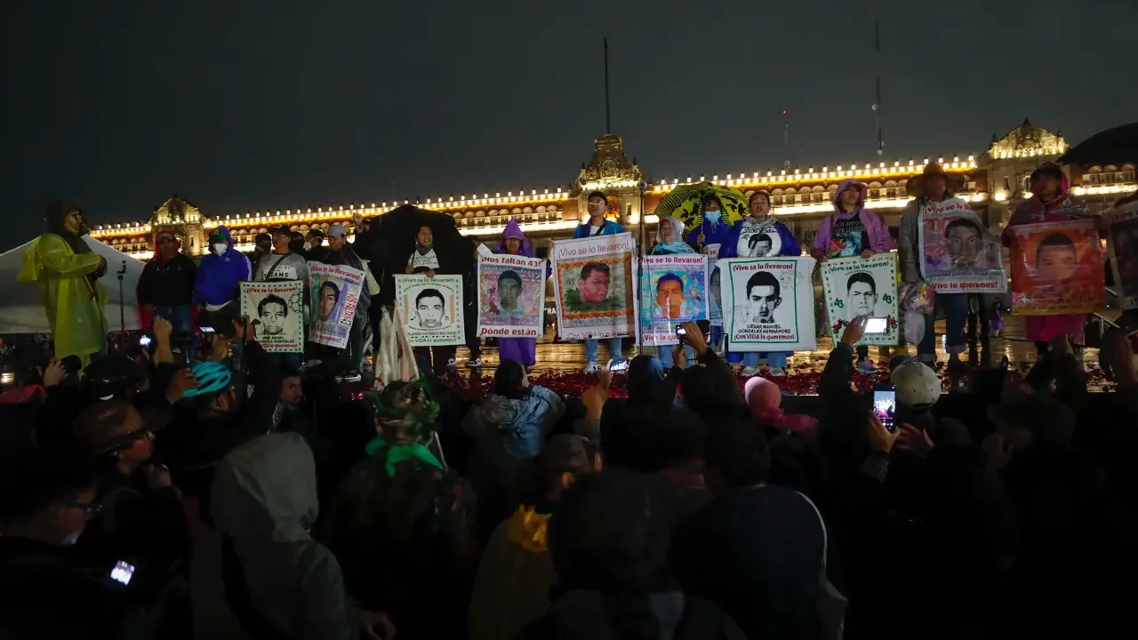 Padres de Ayotzinapa afirman que Sheinbaum les prometió presionar a Israel y al Ejército