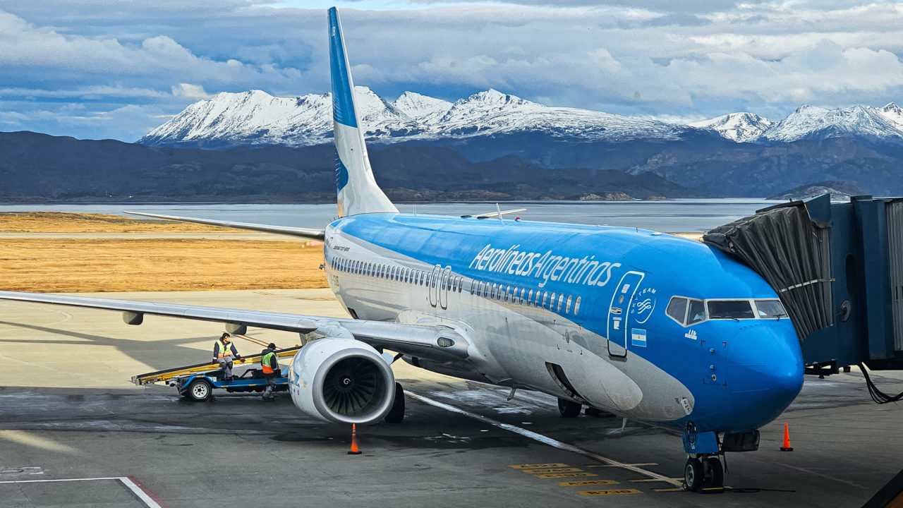 Gobernador opositor de provincia de Buenos Aires quiere quedarse con Aerolíneas Argentinas