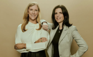 La fundadora de Rethink Impact, Jenny Abramson (derecha), y su socia gerente, Heidi Patel, han recaudado más de 500 millones de dólares para invertir en empresas emergentes lideradas por mujeres. [-] Guerin Blask para Forbes