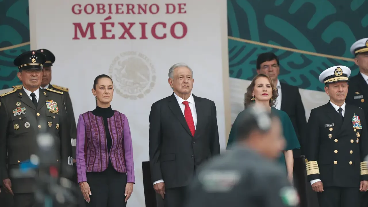 Fuerzas Armadas dan bienvenida a Sheinbaum y se despiden de AMLO