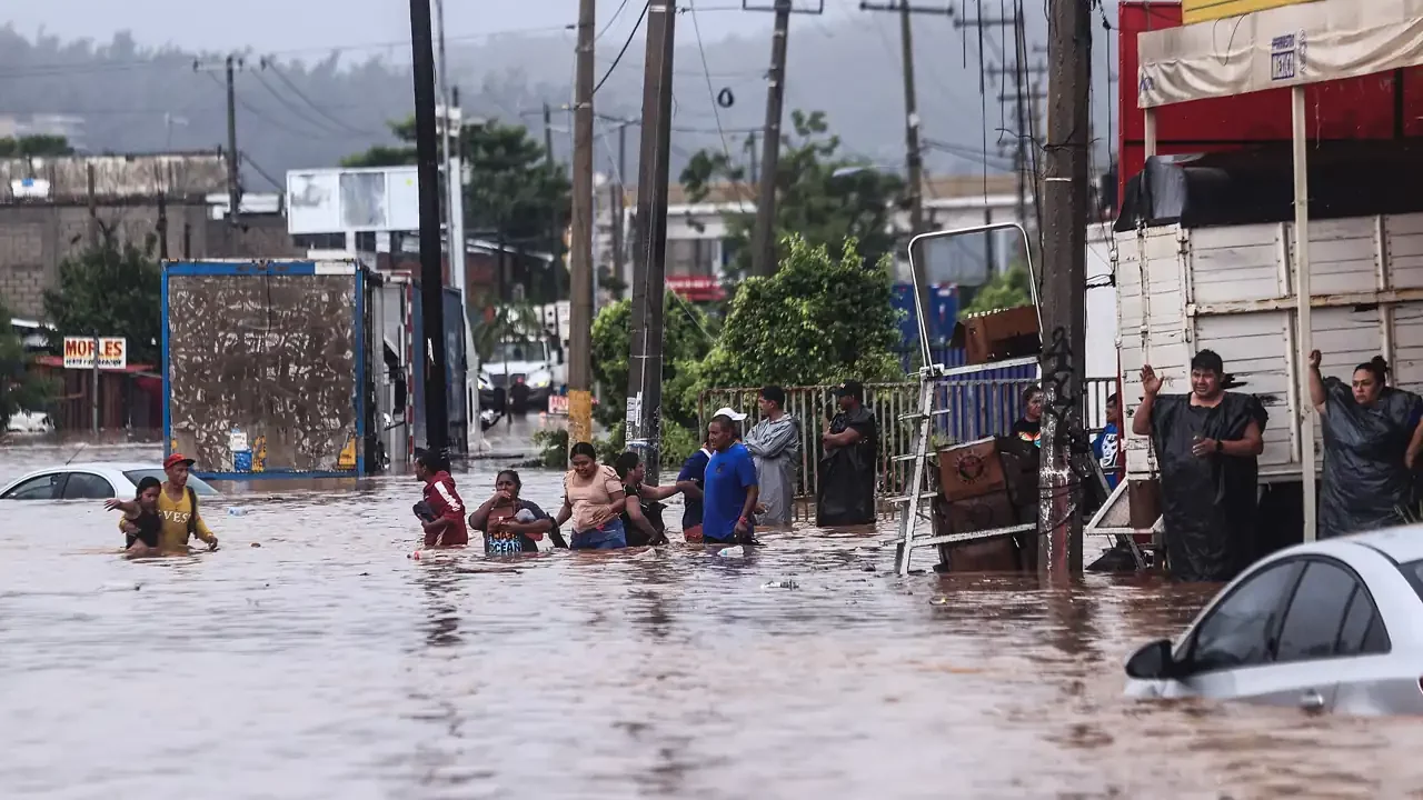 Coparmex CDMX abre centro de acopio para ayudar a damnificados en Acapulco por John