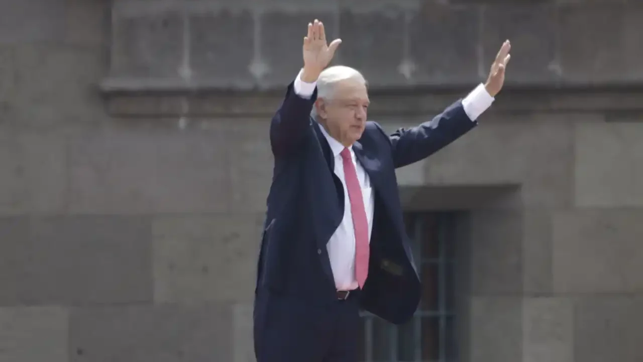 Senadores dan ‘adiós’ a AMLO en su último día como presidente 