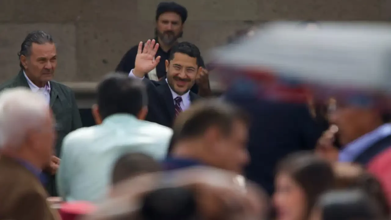 Martí Batres resalta el viraje que dio AMLO a la política social y económica