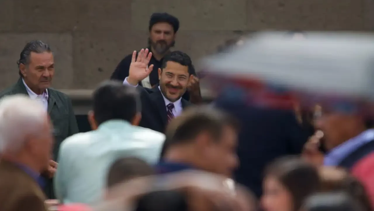 Martí Batres resalta el viraje que dio AMLO a la política social y económica