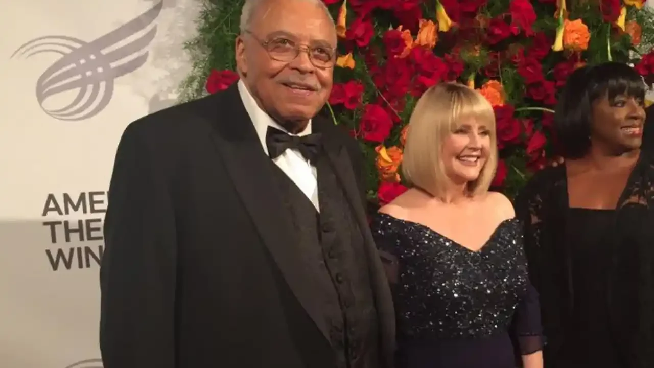 Muere a los 93 años James Earl Jones, voz de Darth Vader y Mufasa