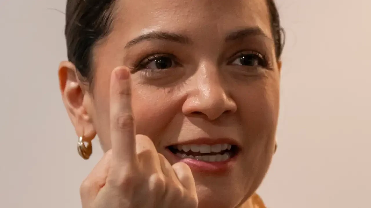 Natalia Lafourcade dice que la paz de México cuelga de un hilo