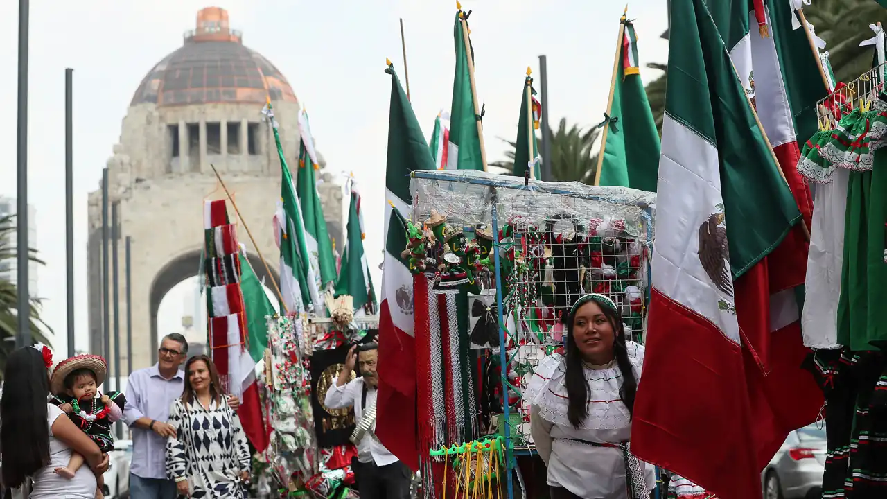 La banda MS, el desfile militar y las fiestas patrias disparan 18.8% las ventas del comercio en la CDMX