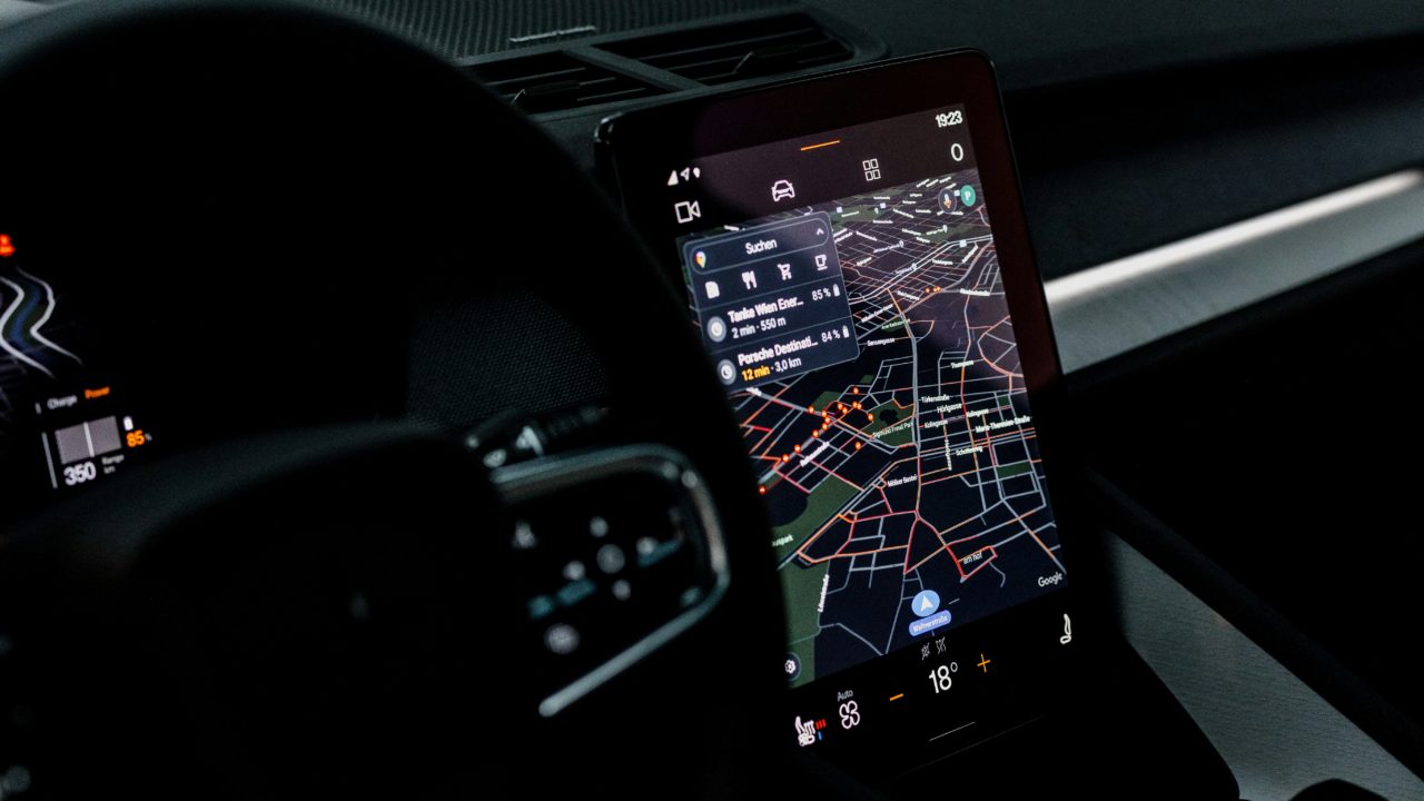 Google pierde batalla sobre acceso a Android Auto mientras la UE respalda al controlador italiano