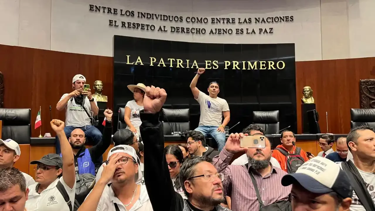 Reforma judicial: manifestantes se dirigen a la antigua sede del Senado