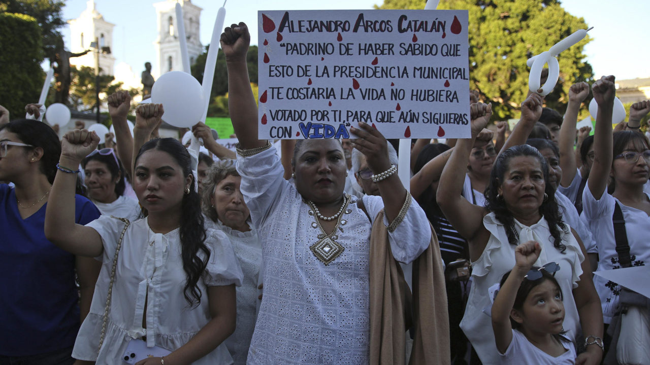 Miles de personas marchan en Chilpancingo para exigir justicia por asesinato de alcalde