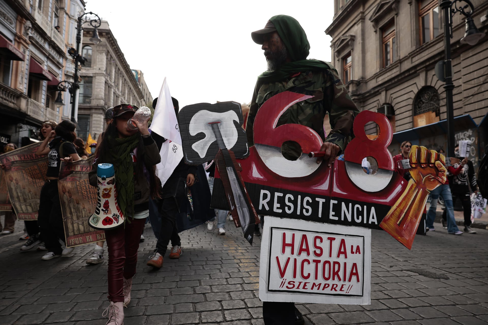 ‘Bienvenida’ a la disculpa de Sheinbaum en la marcha en recuerdo a la masacre de Tlatelolco