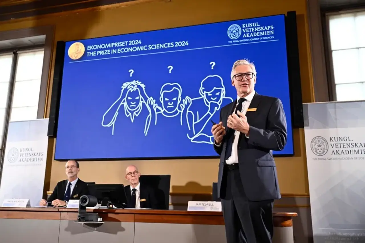 Premios Nobel de Economía destacan rol de instituciones sociales en prosperidad de países