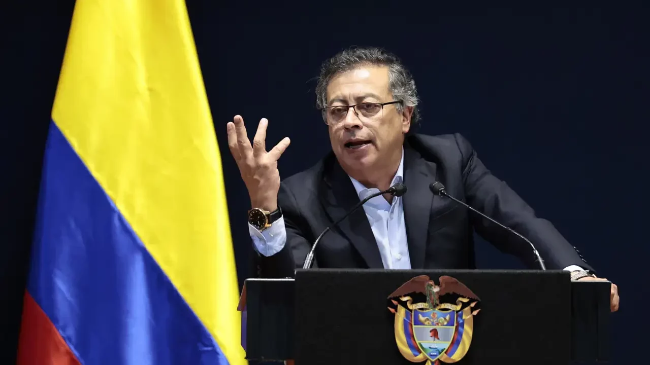 Gustavo Petro afirma que Claudia Sheinbaum colaboró con guerrilla colombiana del M-19
