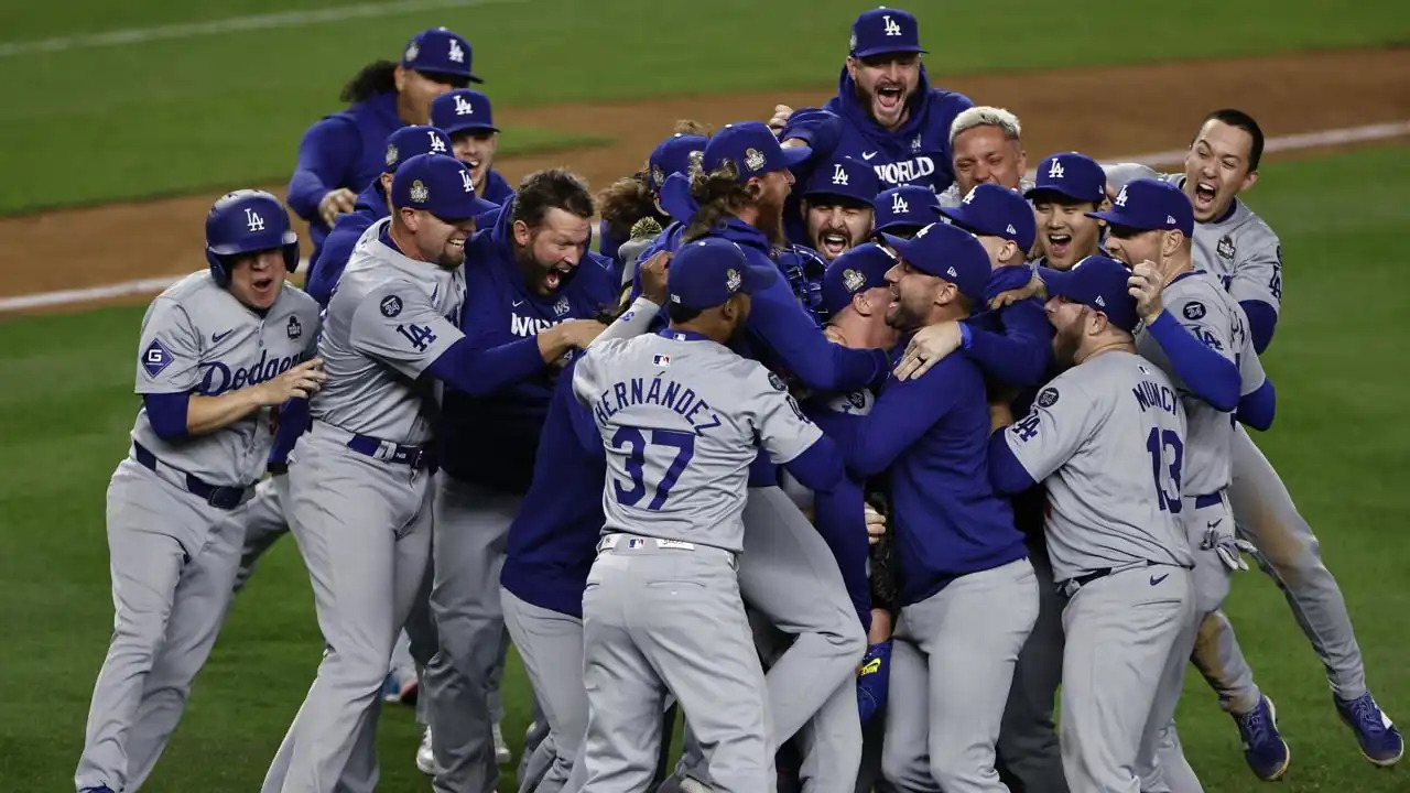 El espíritu de Valenzuela: Los Dodgers conquistan su octava Serie Mundial al vencer a Yankees 6-7