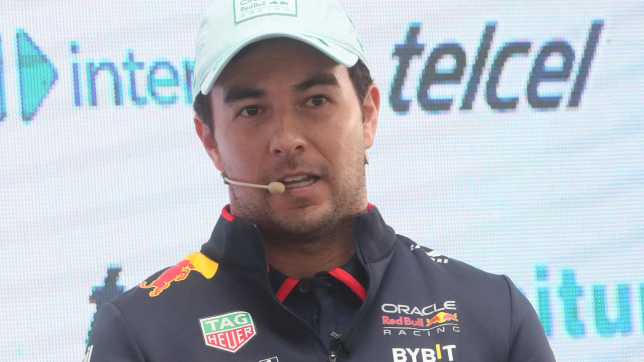 ‘Checo’ Pérez agradece pasión de aficionados de la F1 pero pide respeto a ganadores de carreras