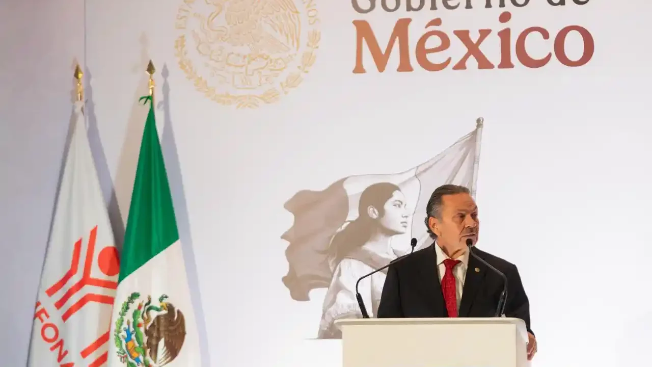 Director del Infonavit defiende creación de empresa constructora