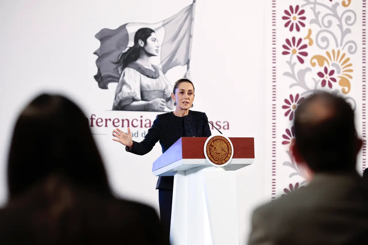 Sheinbaum promete impulsar la transición energética pese a eliminarla de la nueva reforma