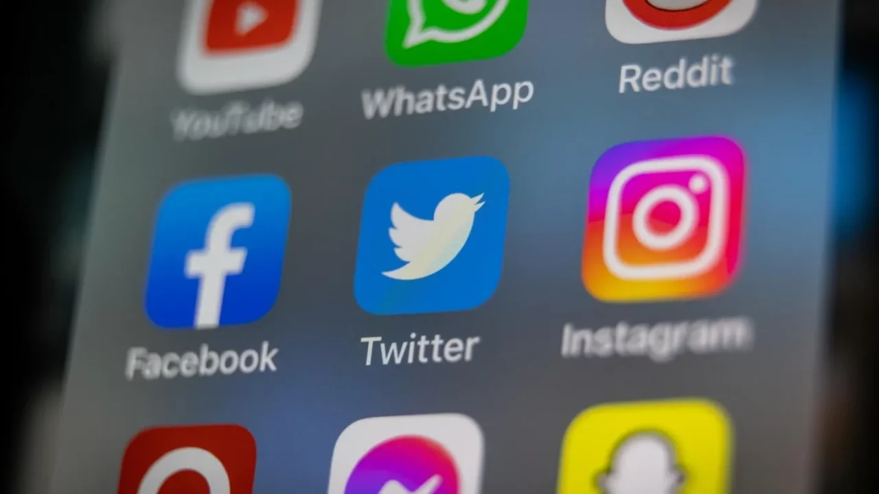 Prohiben el uso de redes sociales para menores de 16 años: lo que hay que saber sobre la nueva ley aprobada en Australia